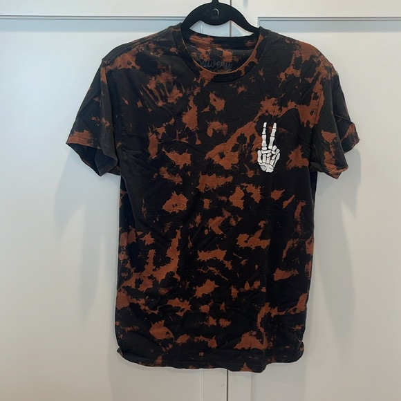 Graphic Tee - Picture 2 of 3